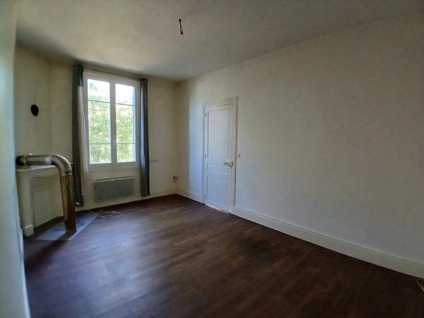 Vente                                                      Maison
                        
                     6 pièces                      117 m2                     à La Machine