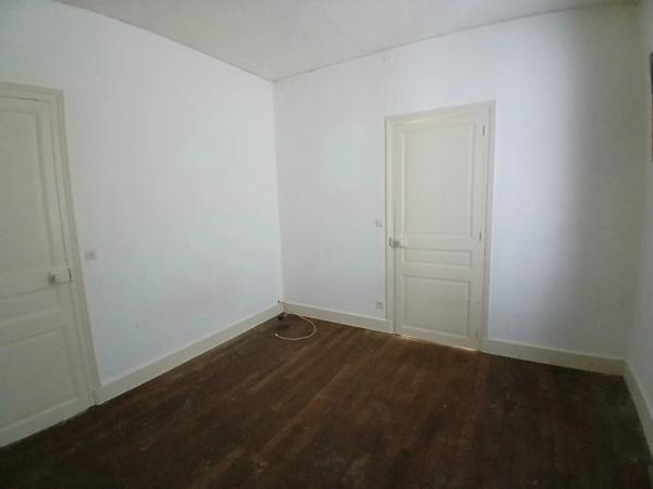 Vente                                                      Maison
                        
                     6 pièces                      117 m2                     à La Machine