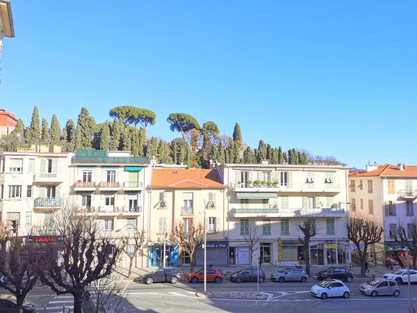 CESSOLE : APPARTEMENT 3 PIECES PROCHE COMMERCES ET TRANSPORTS