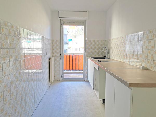 CESSOLE : APPARTEMENT 3 PIECES PROCHE COMMERCES ET TRANSPORTS