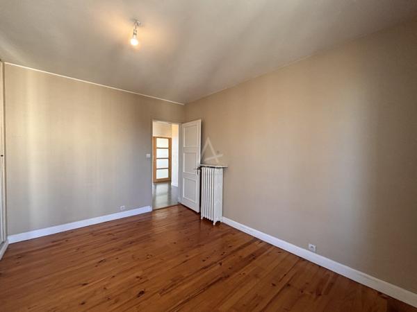 Appartement balcon, garage, proche centre