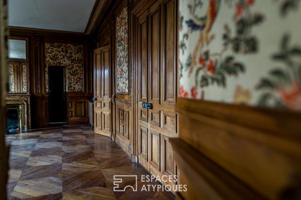 Un château en Ardèche verte, pour des appartements ou un investissement ambitieux.