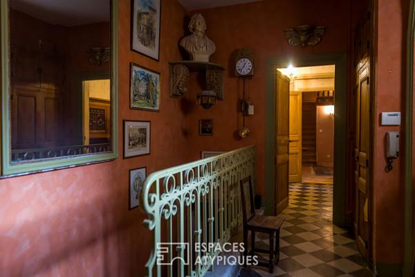 Un château en Ardèche verte, pour des appartements ou un investissement ambitieux.