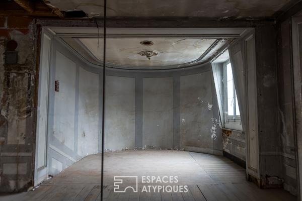 Un château en Ardèche verte, pour des appartements ou un investissement ambitieux.