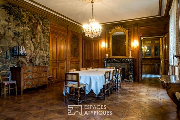 Un château en Ardèche verte, pour des appartements ou un investissement ambitieux.