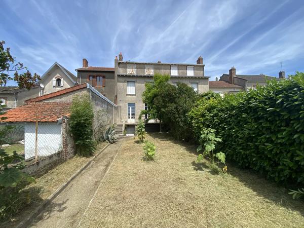 Belle maison de 4 chambres avec jardin et garage dans le centre de Bellac