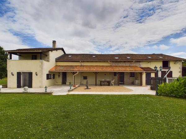 Très grande maison avec potentiel de gîte supplémentaire/terrains à bâtir