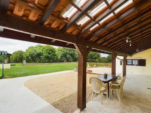 Très grande maison avec potentiel de gîte supplémentaire/terrains à bâtir