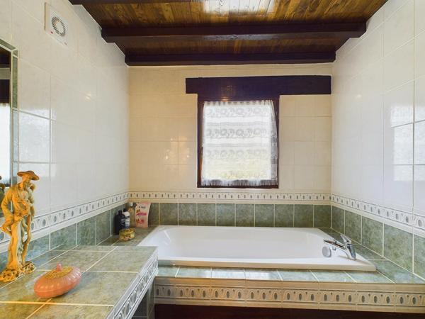 Très grande maison avec potentiel de gîte supplémentaire/terrains à bâtir