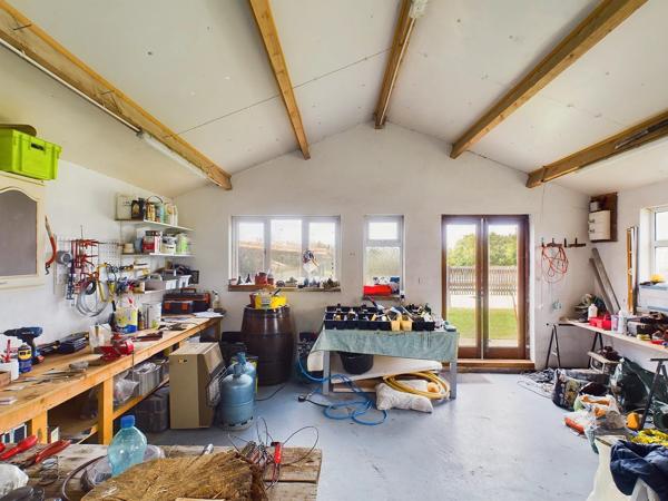 Très grande maison avec potentiel de gîte supplémentaire/terrains à bâtir