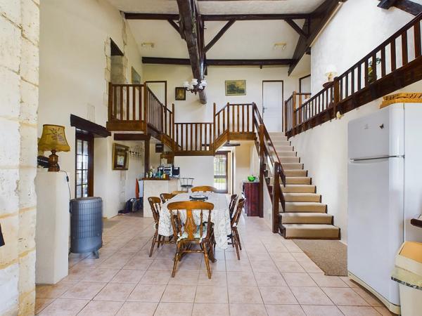 Très grande maison avec potentiel de gîte supplémentaire/terrains à bâtir