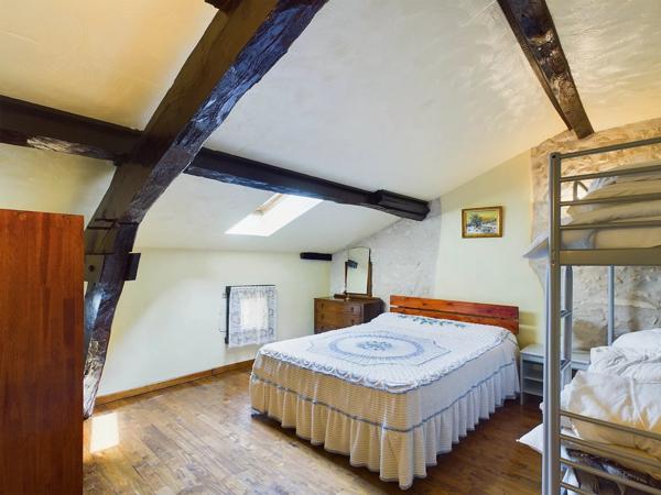 Très grande maison avec potentiel de gîte supplémentaire/terrains à bâtir