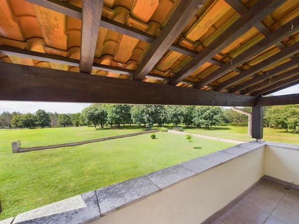 Très grande maison avec potentiel de gîte supplémentaire/terrains à bâtir