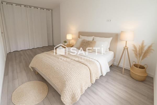 Maison 5 chambres, 27 garages, 8700 m² de terrain.