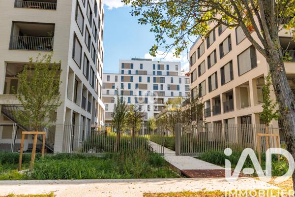 Location studio 34 m² Bobigny