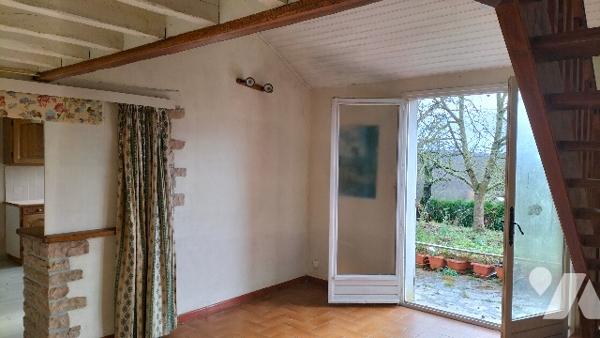 L' étude Notariale vous propose cette maison toute proche de Courtenay (45) avec vue dégagée.