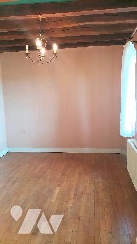 L' étude Notariale vous propose cette maison toute proche de Courtenay (45) avec vue dégagée.