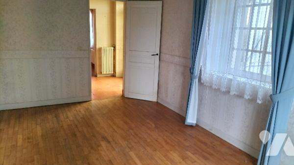 L' étude Notariale vous propose cette maison toute proche de Courtenay (45) avec vue dégagée.