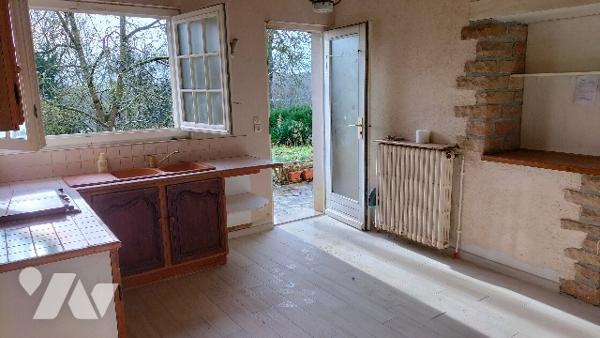 L' étude Notariale vous propose cette maison toute proche de Courtenay (45) avec vue dégagée.