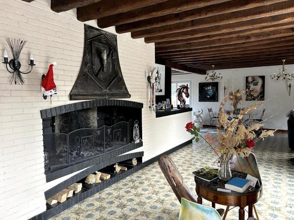 Magnifique maison familiale de caractère de 180M² avec piscine , idéalement située proche des écoles