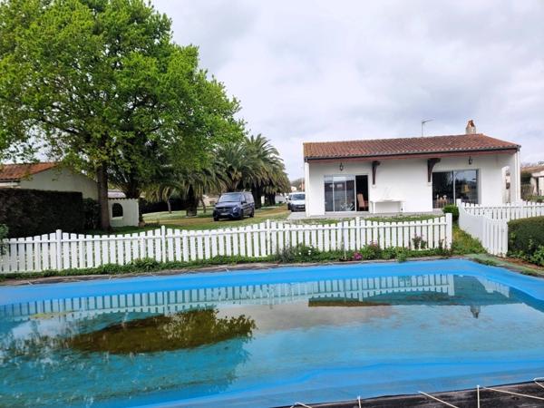 CHÂTEAU D'OLÉRON (17), A vendre - belle propriété édifiée sur terrain paysager de 3 535 m²