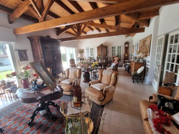 CHÂTEAU D'OLÉRON (17), A vendre - belle propriété édifiée sur terrain paysager de 3 535 m²