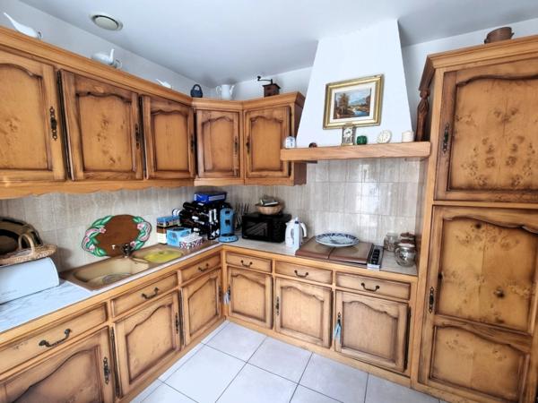CHÂTEAU D'OLÉRON (17), A vendre - belle propriété édifiée sur terrain paysager de 3 535 m²