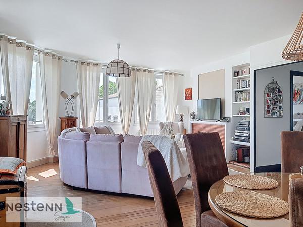 A vendre, en plein centre du Gua, un grand appartement et un local à aménager au rez de chaussée