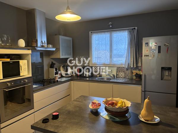 CARCASSONNE - Maison de plain pied, 3 chambres, garage sur terrain 600 m²