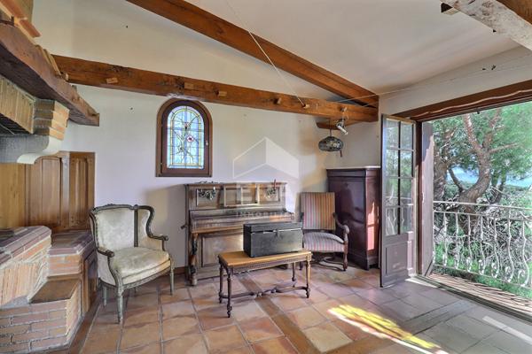 A VENDRE Maison de 240m² sur une parcelle de 1110 m² à Sausset-les-Pins 13960