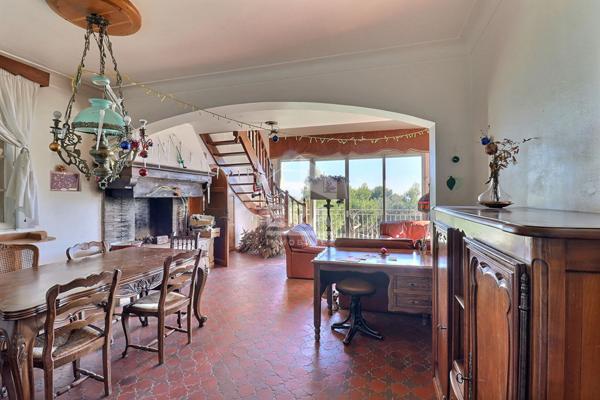 A VENDRE Maison de 240m² sur une parcelle de 1110 m² à Sausset-les-Pins 13960