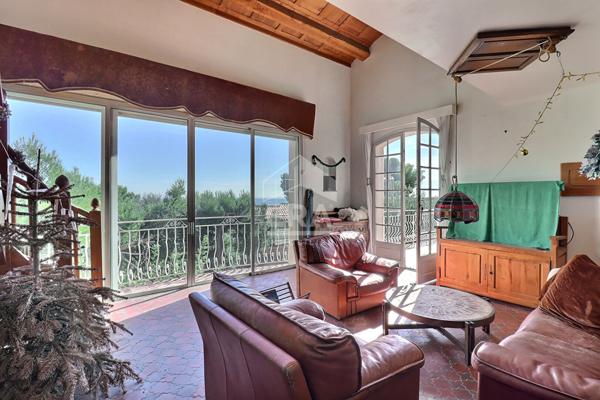 A VENDRE Maison de 240m² sur une parcelle de 1110 m² à Sausset-les-Pins 13960