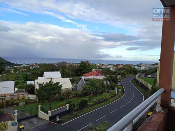 A vendre ce bel et grand appartement de type T3 avec une superbe vue mer et montagne