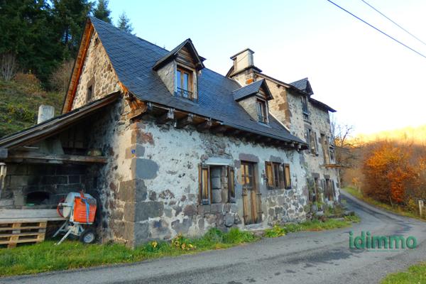 MAISON AUVERGNATE Vic-sur-Cère (15800)