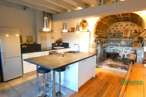 MAISON AUVERGNATE Vic-sur-Cère (15800)