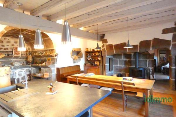 MAISON AUVERGNATE Vic-sur-Cère (15800)