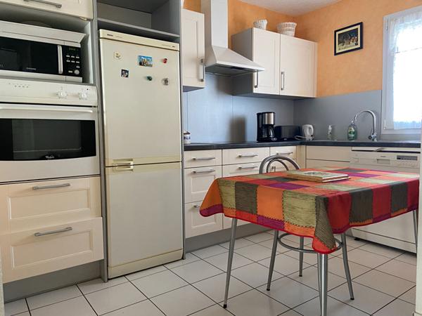 Maison au pied des commerces 2 chambres et garage à St Gilles Croix De Vie