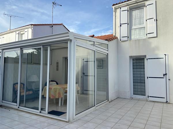 Maison au pied des commerces 2 chambres et garage à St Gilles Croix De Vie