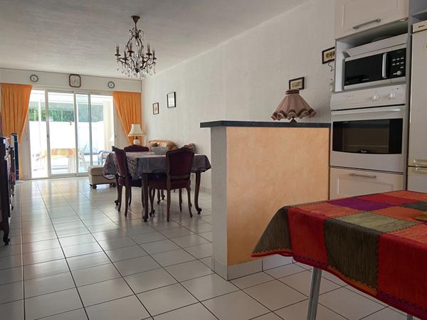 Maison au pied des commerces 2 chambres et garage à St Gilles Croix De Vie