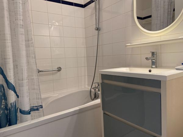 Maison au pied des commerces 2 chambres et garage à St Gilles Croix De Vie