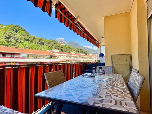 4 Pièces de 81 m2 étage élevé totalement rénové