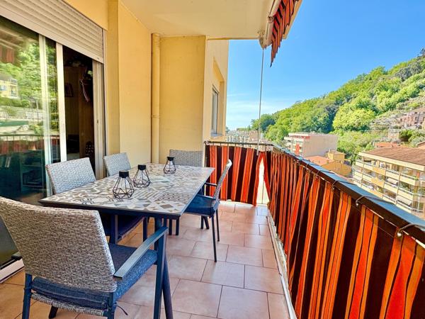 4 Pièces de 81 m2 étage élevé totalement rénové