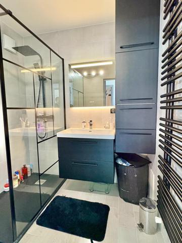 4 Pièces de 81 m2 étage élevé totalement rénové