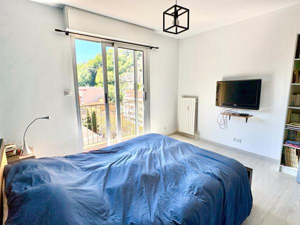 4 Pièces de 81 m2 étage élevé totalement rénové