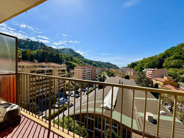 4 Pièces de 81 m2 étage élevé totalement rénové