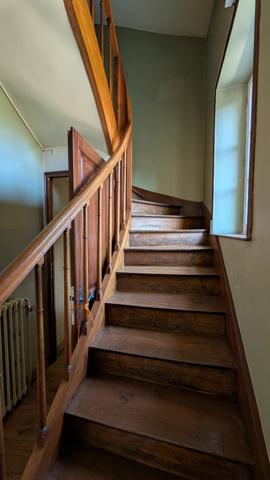 MAISON DE CARACTERE AVEC DEPENDANCES // CENTRE BOURG MIREBEAU