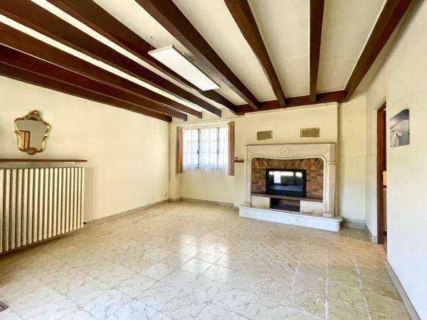 MAISON DE CARACTERE AVEC DEPENDANCES // CENTRE BOURG MIREBEAU