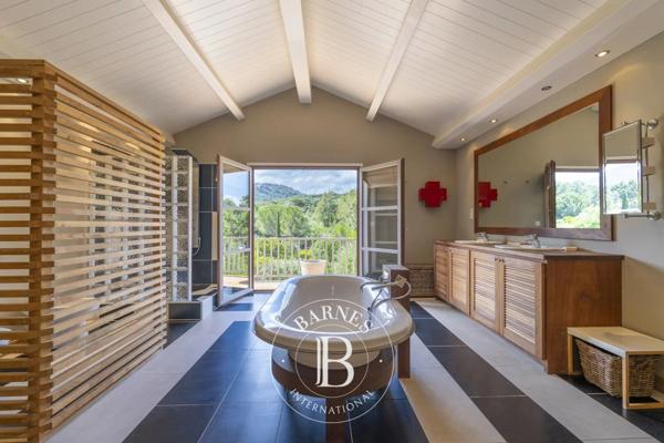 Sari-Solenzara, Villa  525 m² à vendre