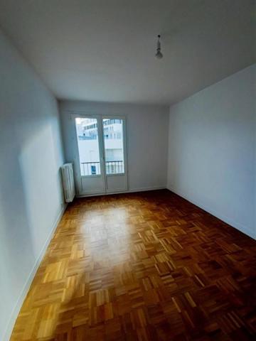 Appartement à louer 4 pièces - 82 m²