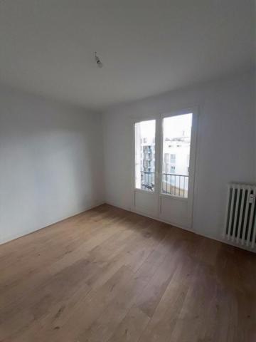 Appartement à louer 4 pièces - 82 m²